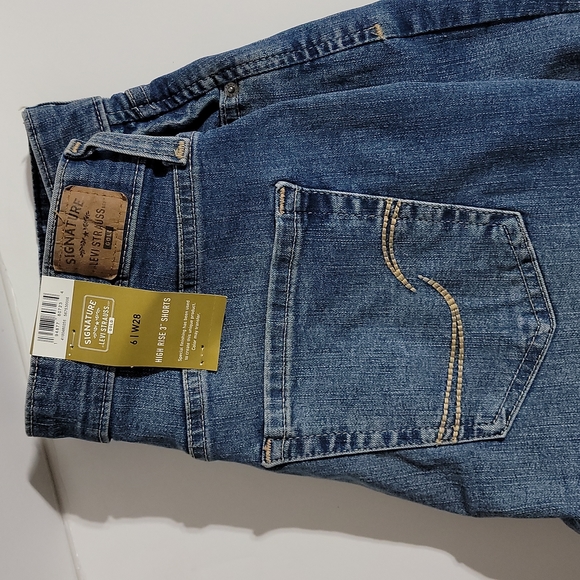 Levi Strauss high rise 3in shorts - Picture 2 of 5